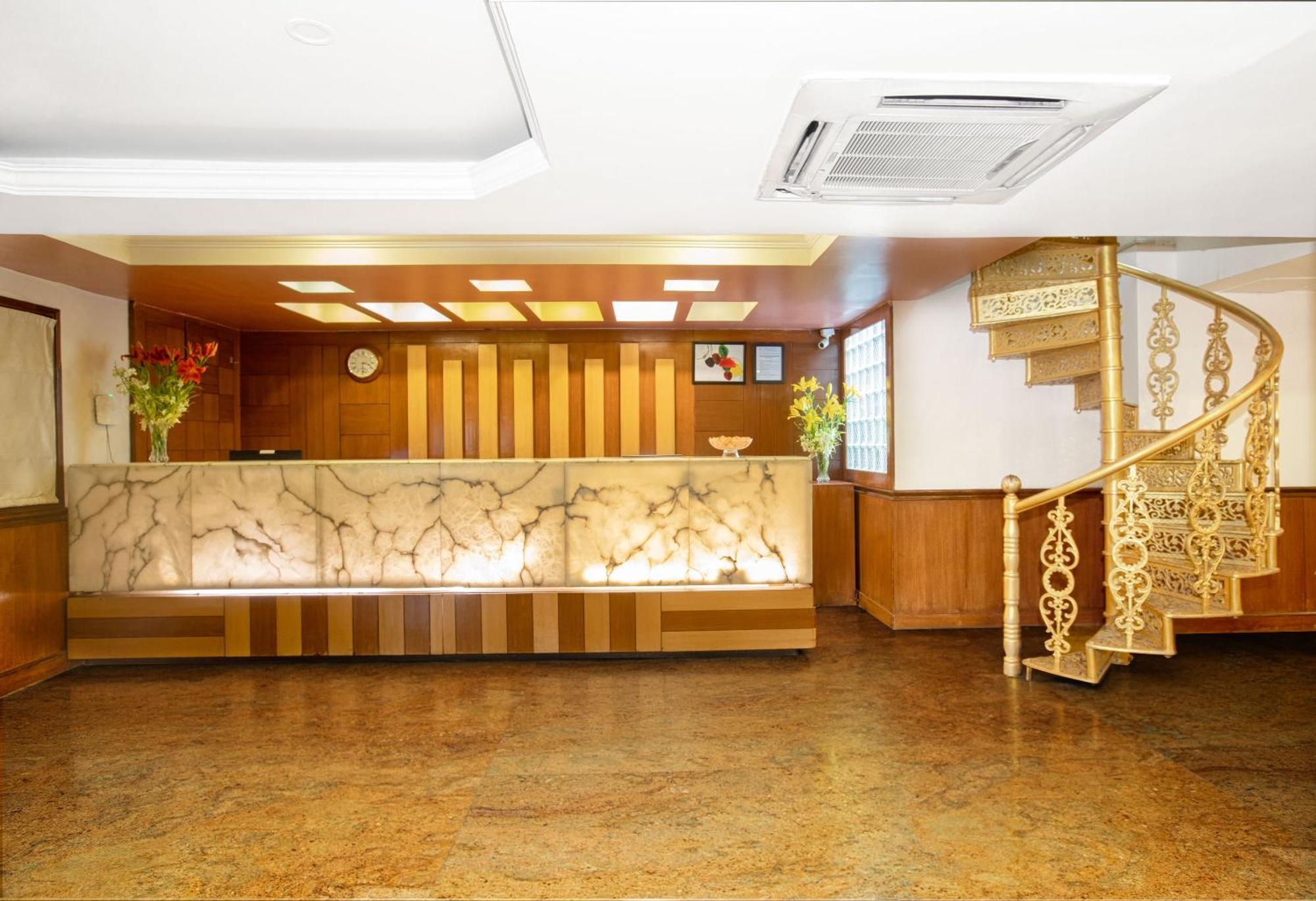 Monarch Brigade Road Hotel Bangalore Eksteriør billede