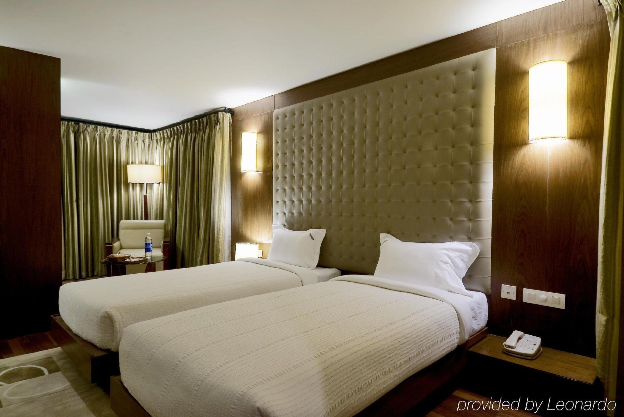 Monarch Brigade Road Hotel Bangalore Eksteriør billede