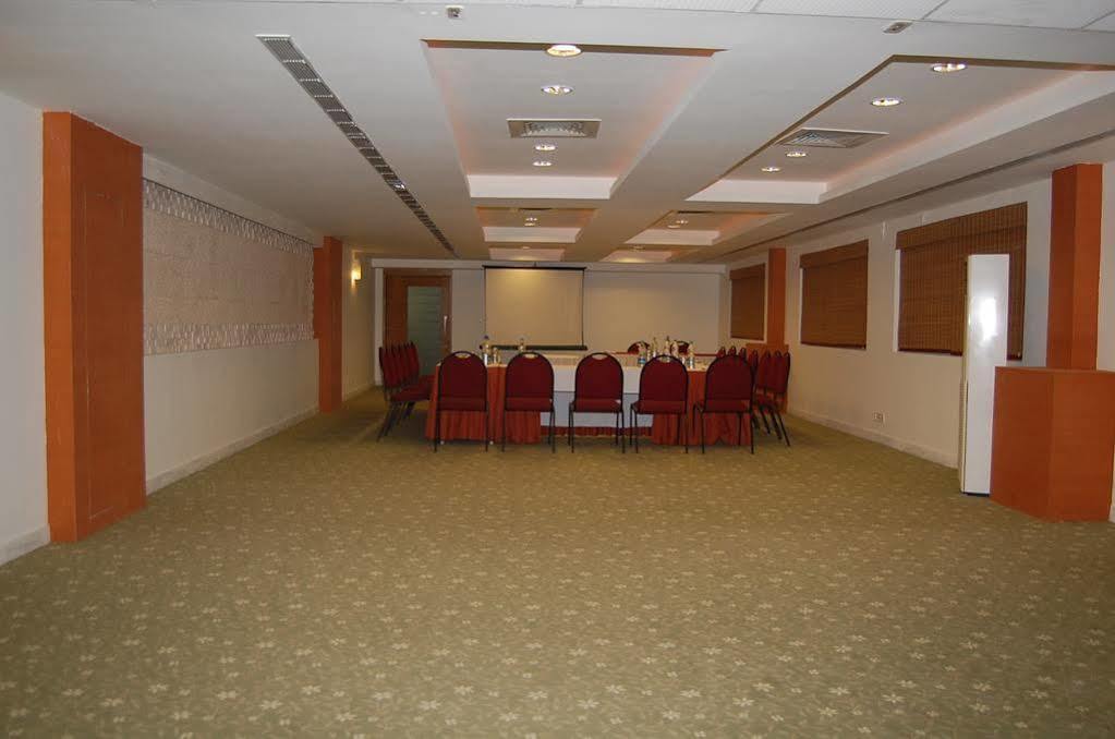 Monarch Brigade Road Hotel Bangalore Eksteriør billede